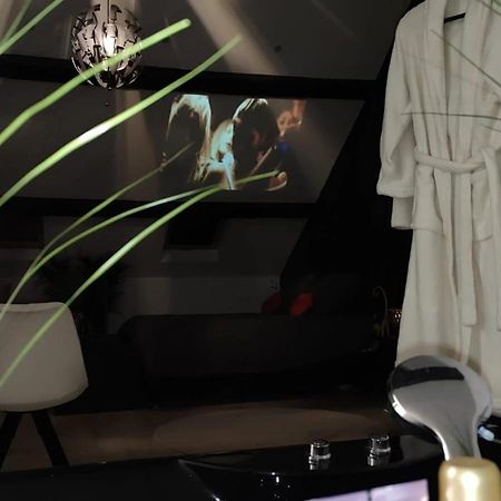 Logement Romantique Et Cosy Шарлеруа Экстерьер фото