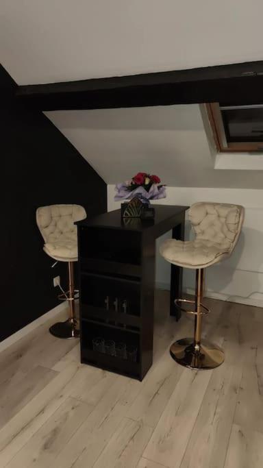 Logement Romantique Et Cosy Шарлеруа Экстерьер фото