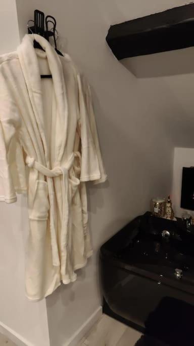 Logement Romantique Et Cosy Шарлеруа Экстерьер фото